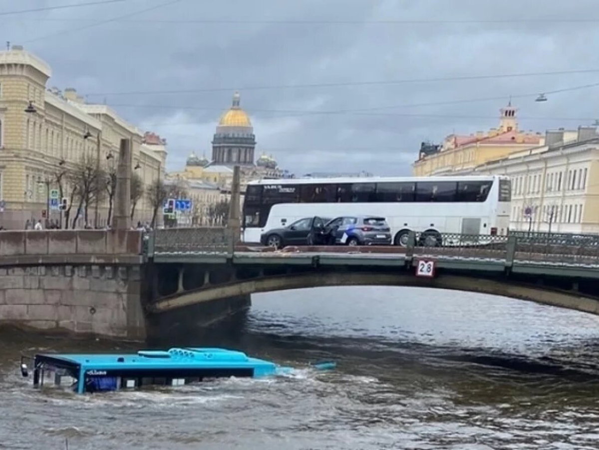 Опубликованы имена погибших в ДТП с автобусом в Санкт-Петербурге: стали известны подробности страшной аварии