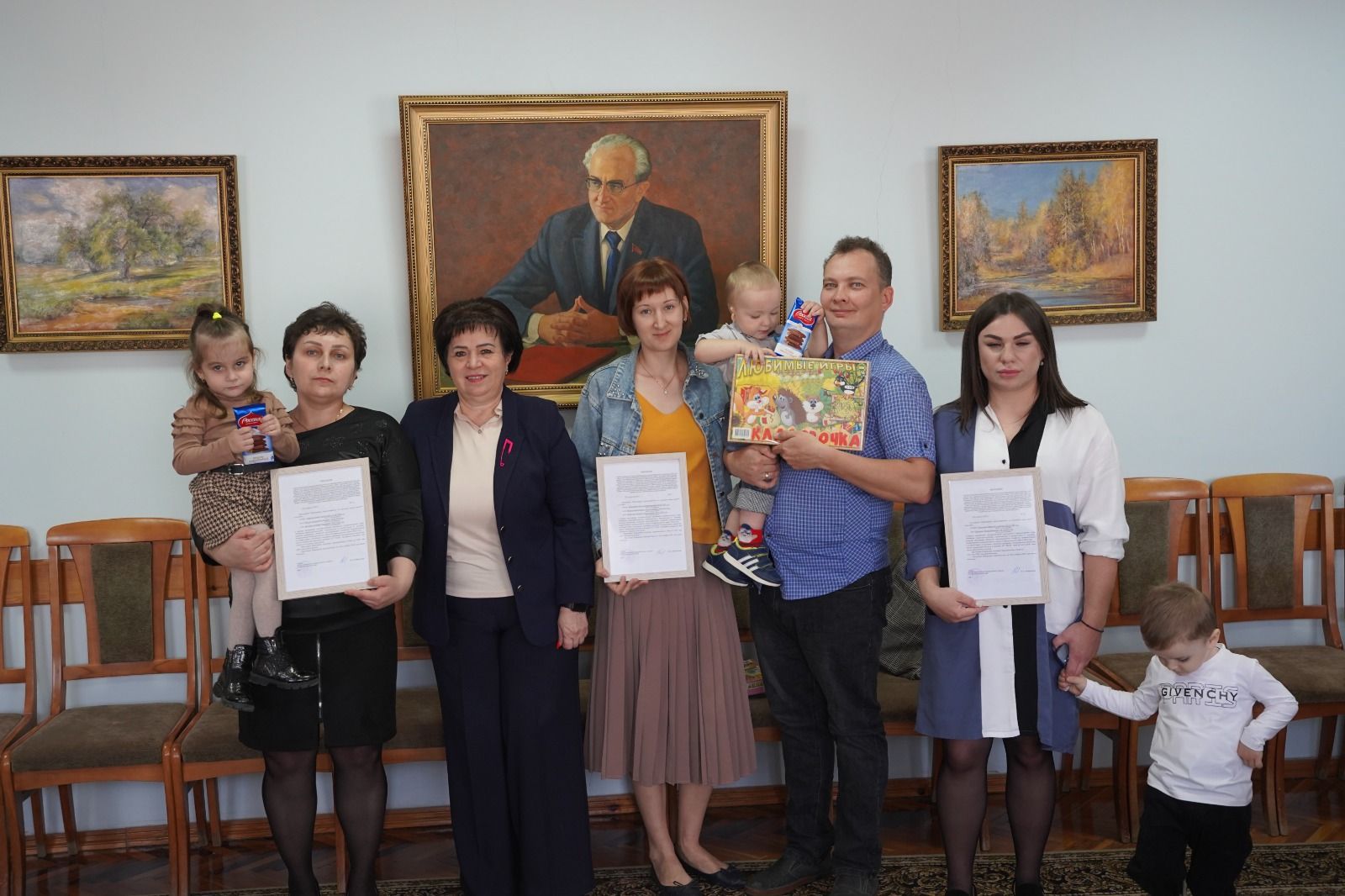 Сертификат на покупку и строительство жилья выдали семьям Андроповского округа